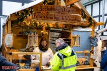Adventsmarkt Freudenberg 2022 - An diesem Stand gab es feines Dinkelvollkornbrot, wahlweise überbacken mit Schmand, Schinken oder Spinat und Käse. • © ummeteck.de - Schön